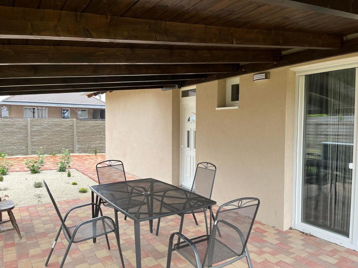 Vivien Vendeghaz 2 Apartment Ordacsehi Exterior photo